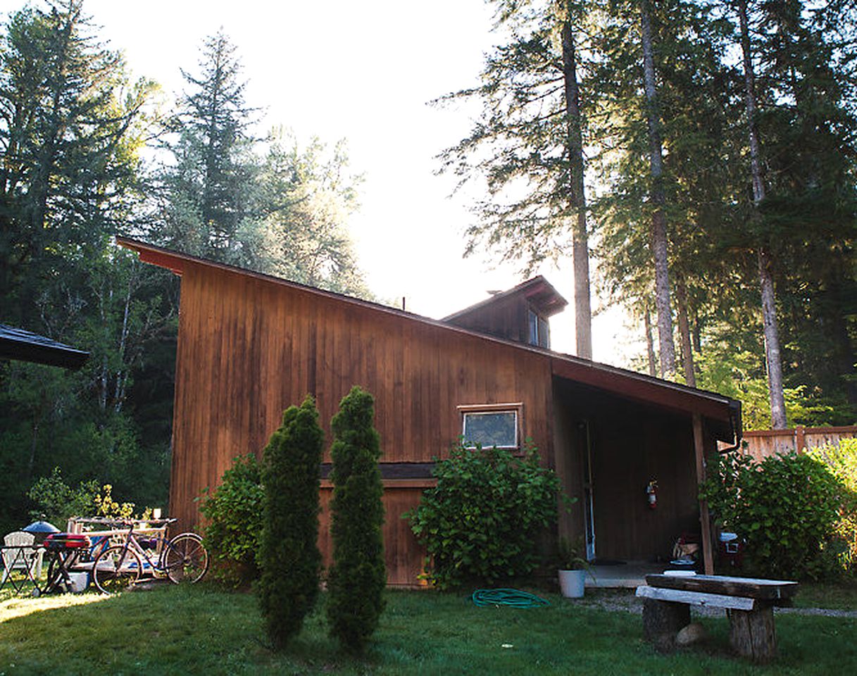 Cabins (McKenzie Bridge, Oregon, United States)