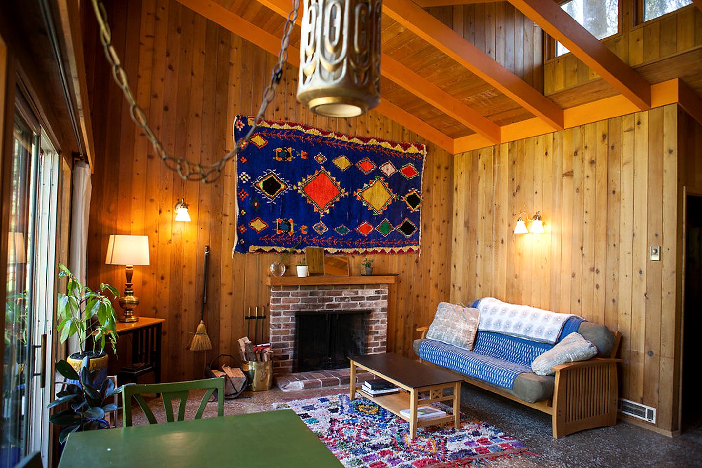 Rustic River Cabin Rental with Lush Woodland Views near Eugene, Oregon