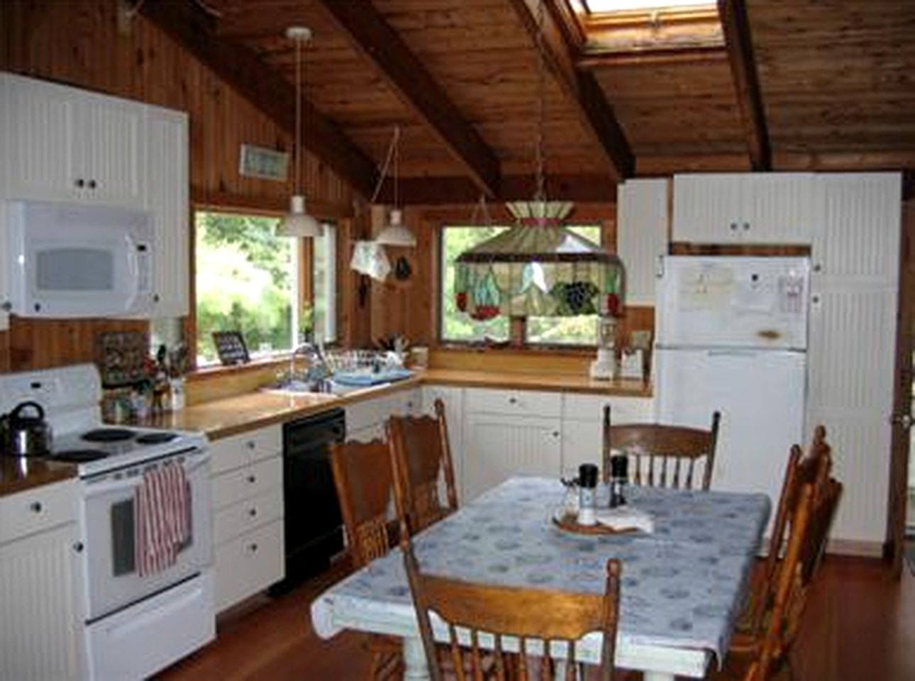 Lovely Beach Cottage with Incredible Sunsets from the Deck in Wellfleet, Massachusetts