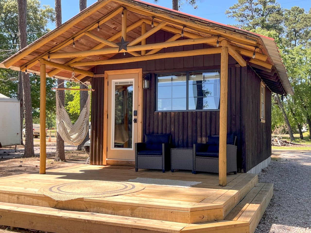 Beautiful Cabin by the Lake Nestled in Sabine National Forest for a Romantic Retreat in Hemphill, Texas