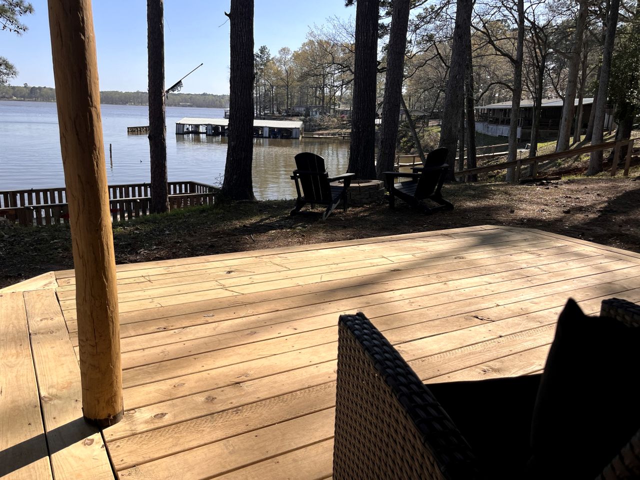 Beautiful Cabin by the Lake Nestled in Sabine National Forest for a Romantic Retreat in Hemphill, Texas