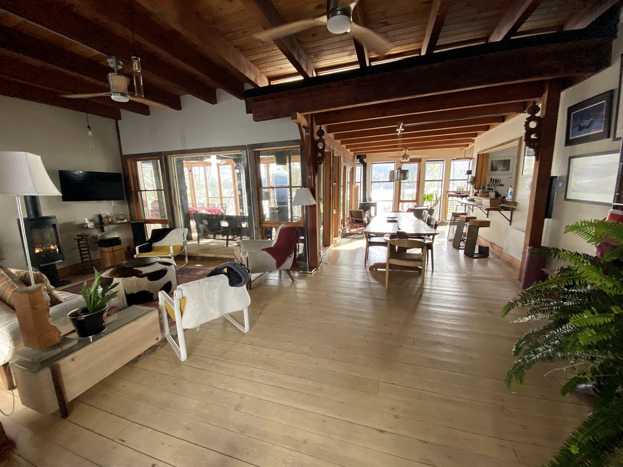 Waterfront Cottage with Hot Tub and Sauna in Wakefield, Quebec, Canada