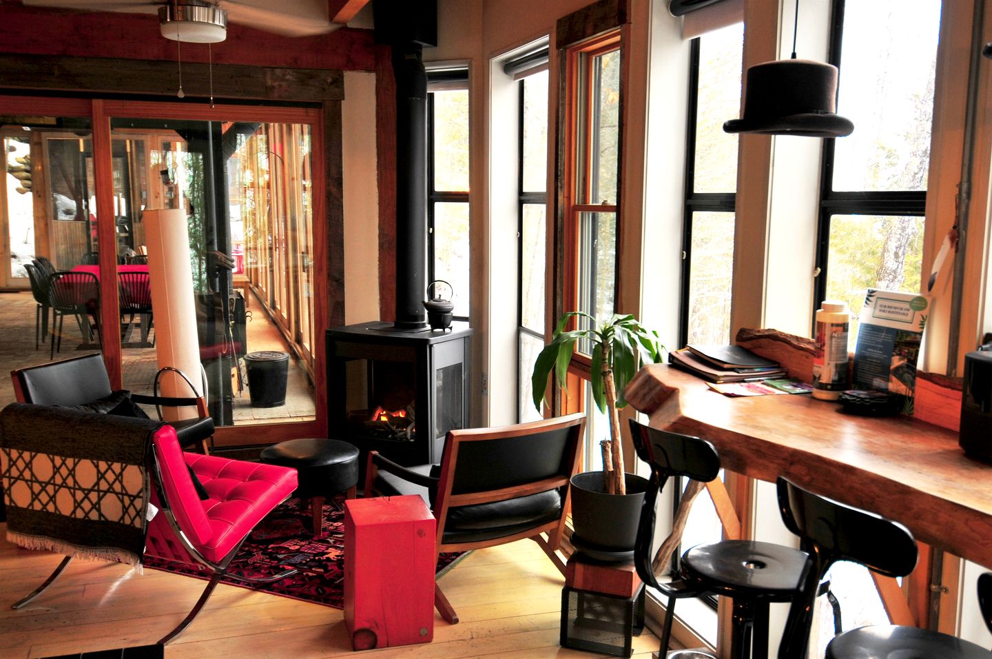 Waterfront Cottage with Hot Tub and Sauna in Wakefield, Quebec, Canada