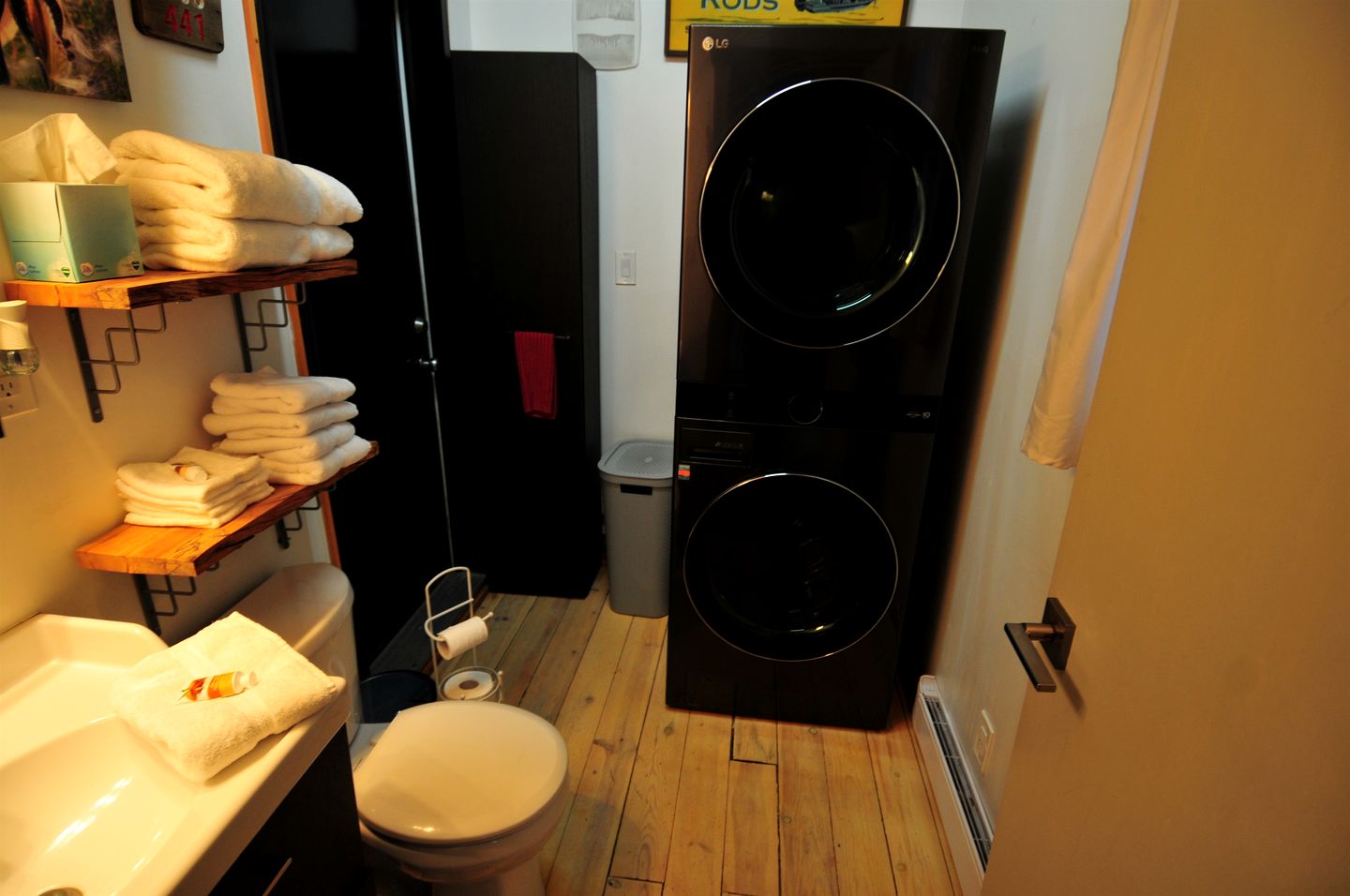 Waterfront Cottage with Hot Tub and Sauna in Wakefield, Quebec, Canada