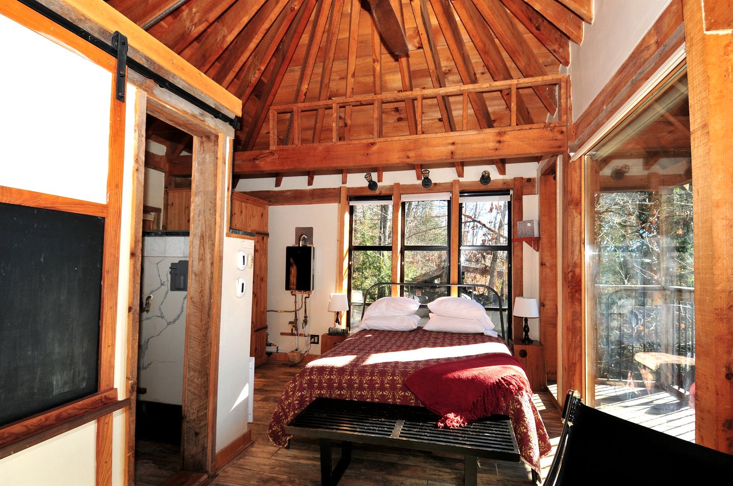 Waterfront Cottage with Hot Tub and Sauna in Wakefield, Quebec, Canada