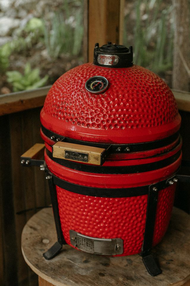 Waterfront Cottage with Hot Tub and Sauna in Wakefield, Quebec, Canada