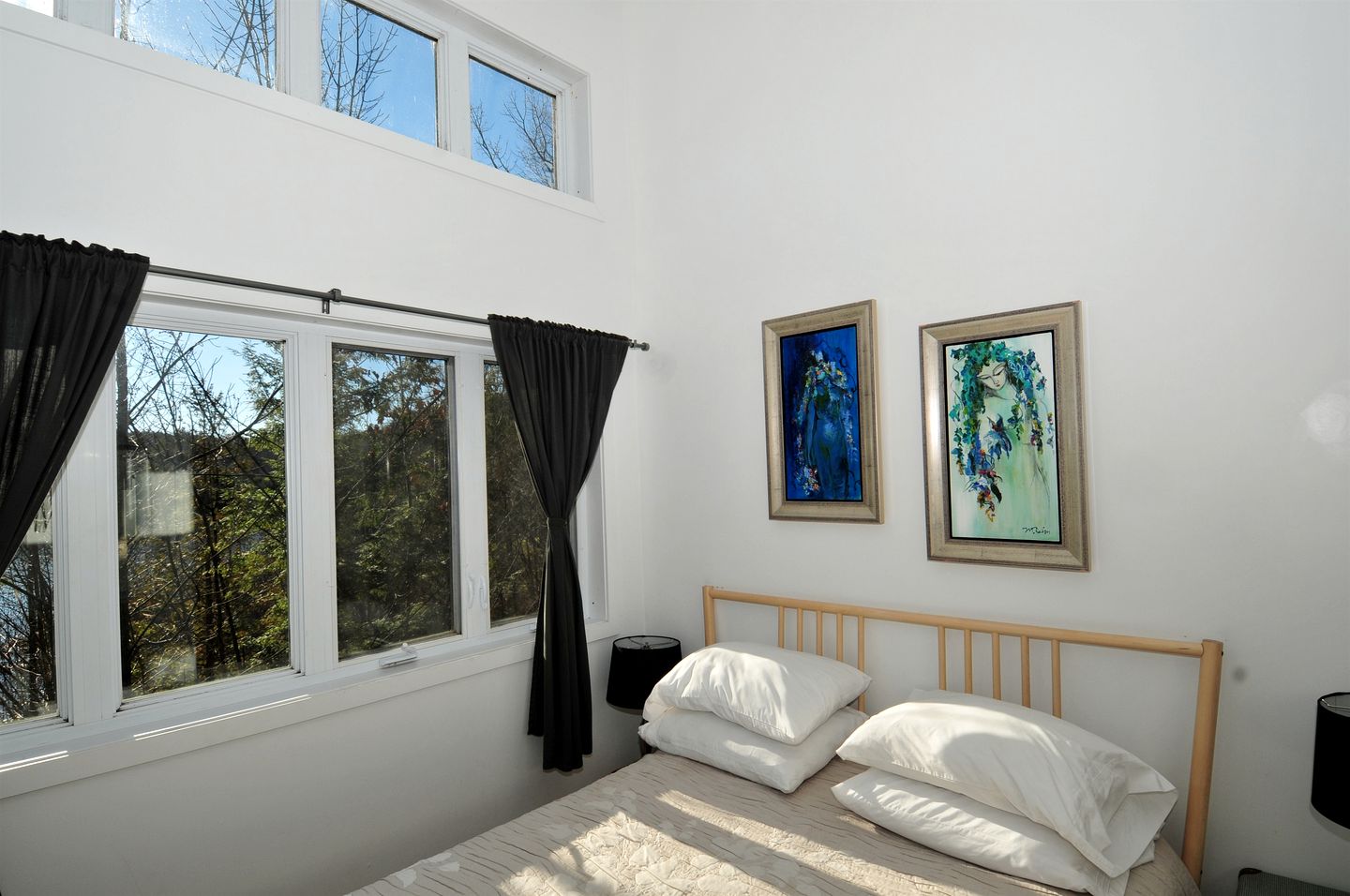 Waterfront Cottage with Hot Tub and Sauna in Wakefield, Quebec, Canada