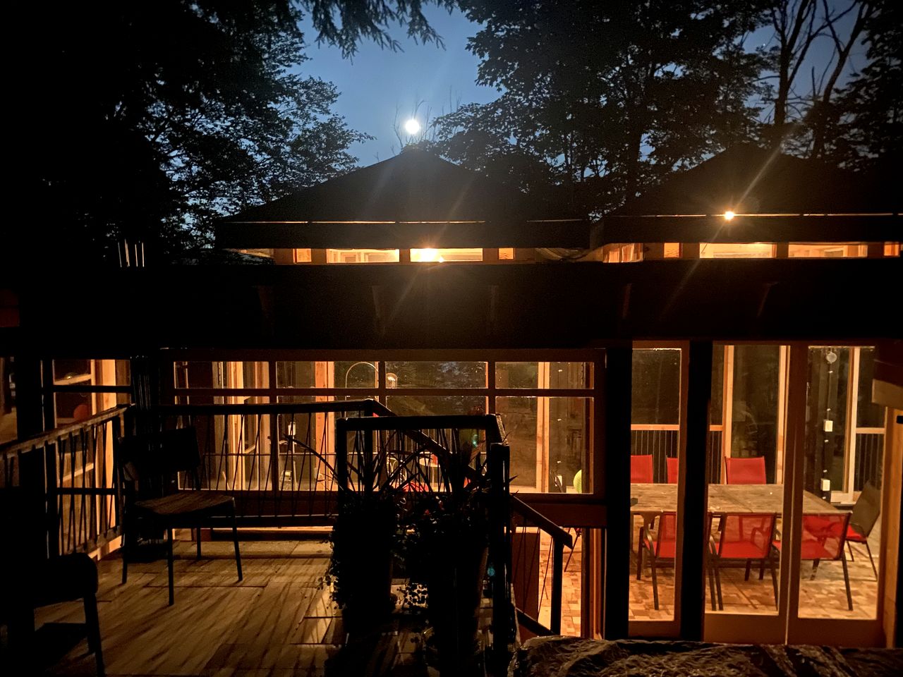 Waterfront Cottage with Hot Tub and Sauna in Wakefield, Quebec, Canada