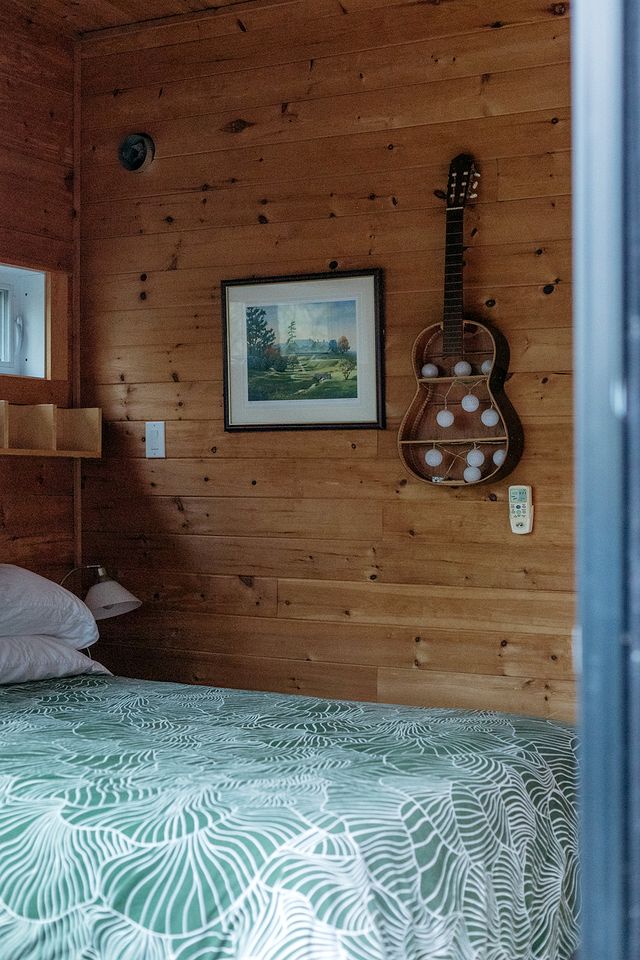 Waterfront Cottage with Hot Tub and Sauna in Wakefield, Quebec, Canada