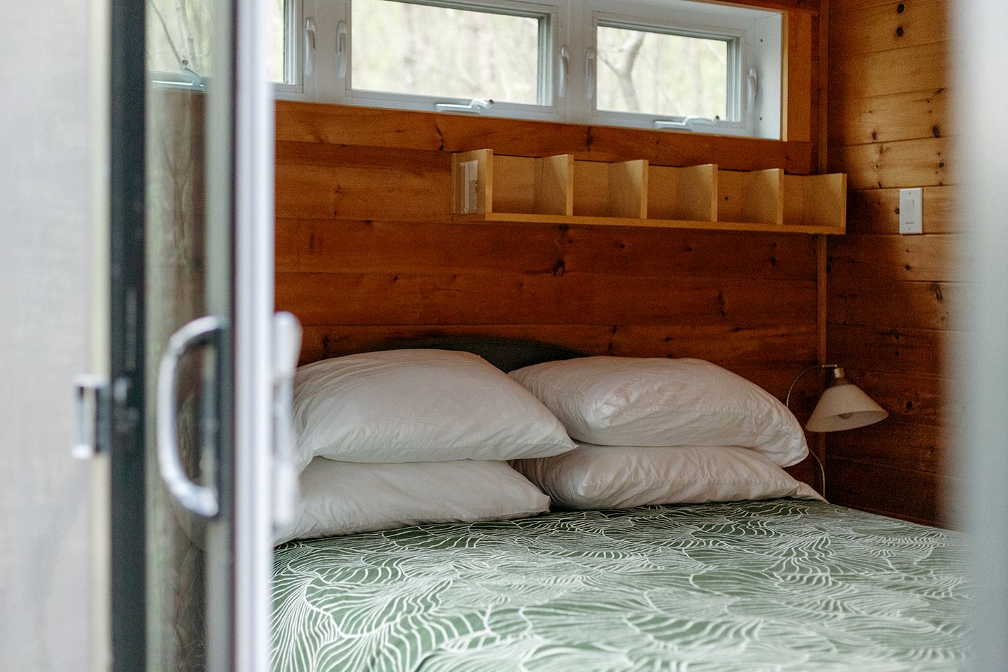 Waterfront Cottage with Hot Tub and Sauna in Wakefield, Quebec, Canada