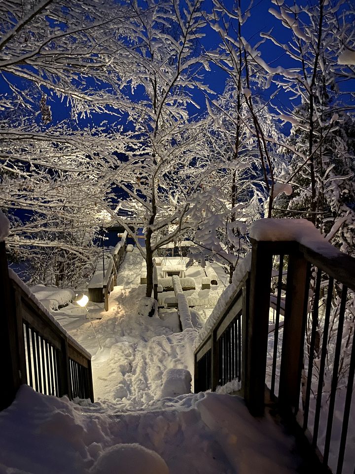 Waterfront Cottage with Hot Tub and Sauna in Wakefield, Quebec, Canada