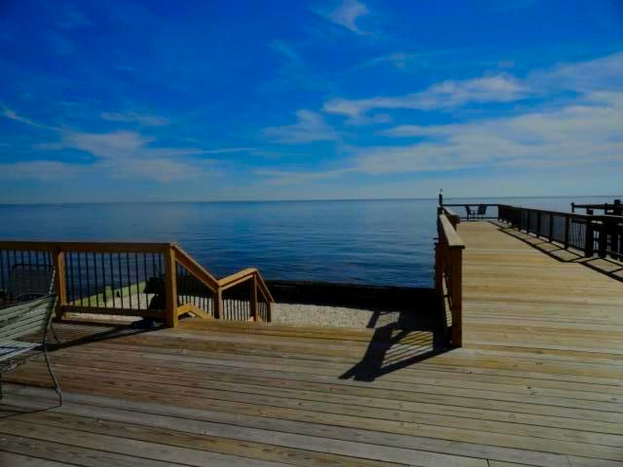 Pet-Friendly Cottage Rental with Stunning Decking on Delaware Bay, New Jersey