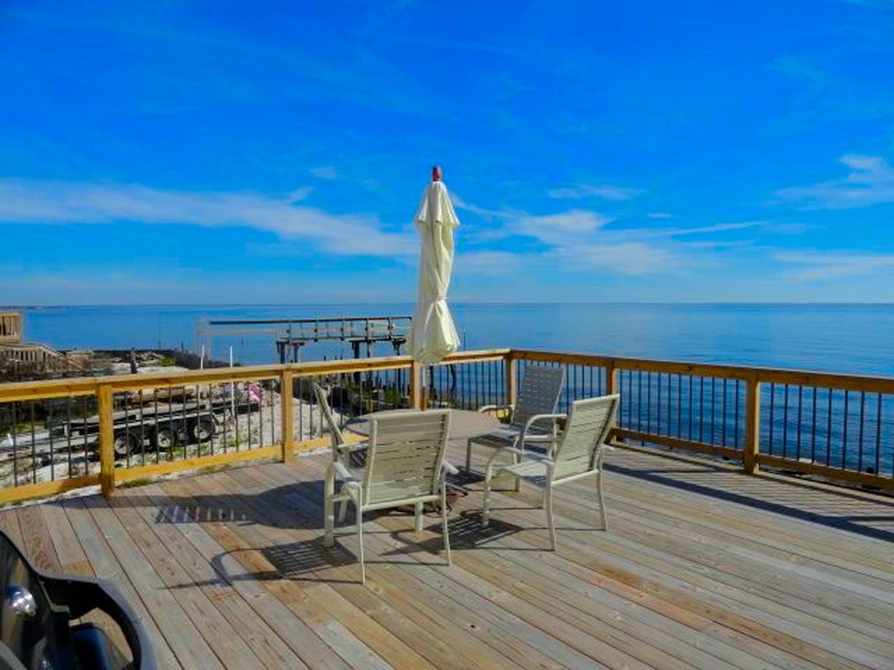 Pet-Friendly Cottage Rental with Stunning Decking on Delaware Bay, New Jersey