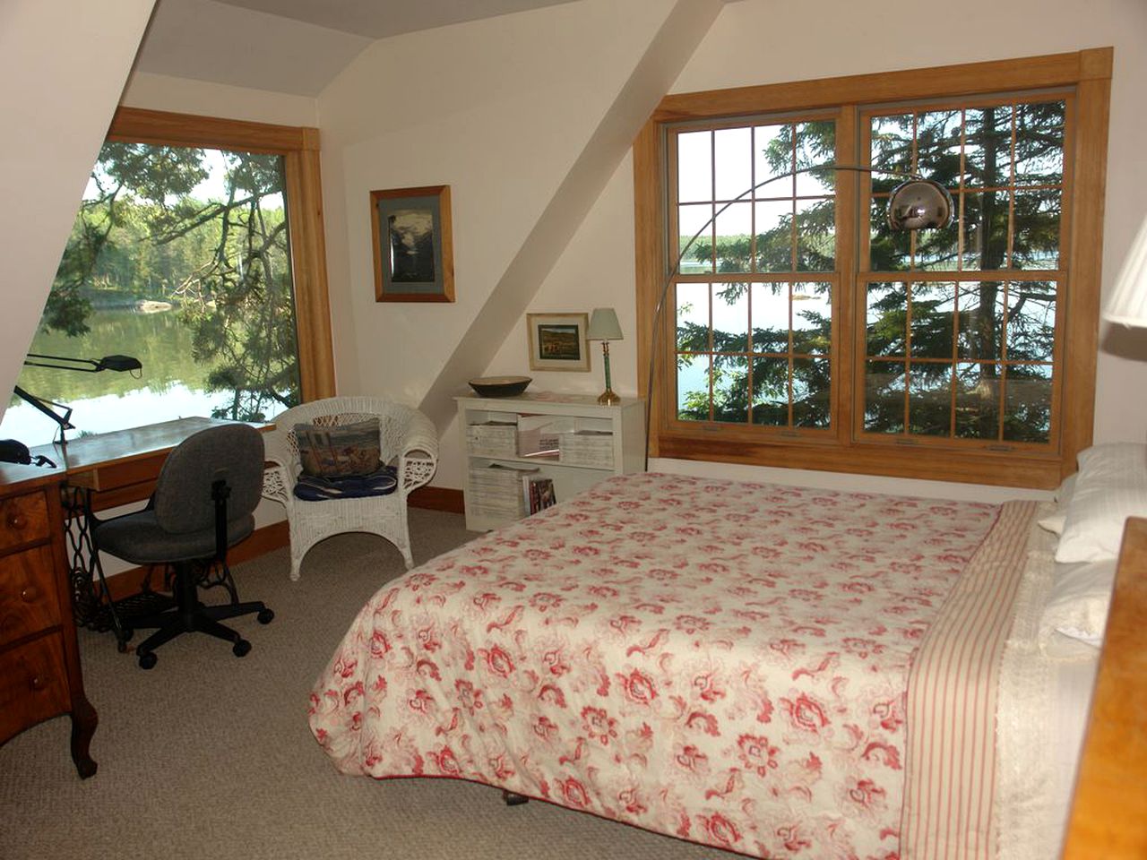 Coastal Vacation Rental with Fireplace near the Acadia National Park in Maine