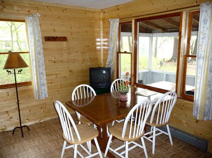 Cabins (Lake Luzerne, New York, United States)