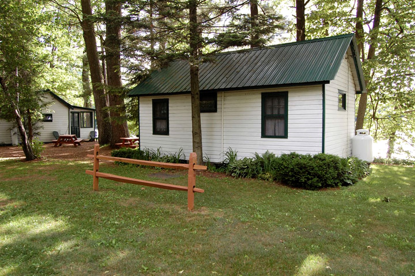 Rustic One-Bedroom Cottages with Free Boat Rentals near Saratoga Springs, New York