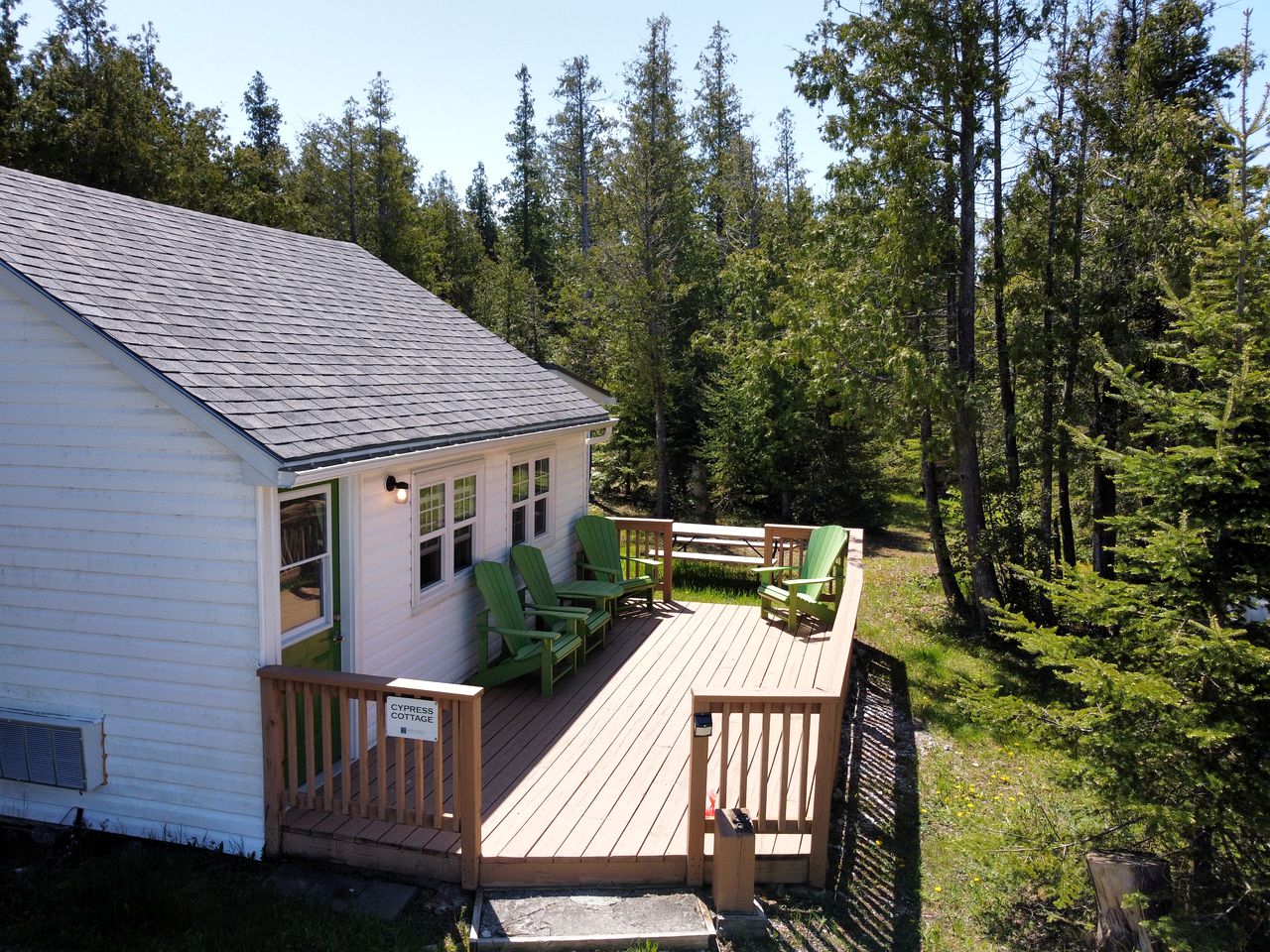 Waterfront Cypress Cottage in Tobermory, Cabins, Northern Bruce
