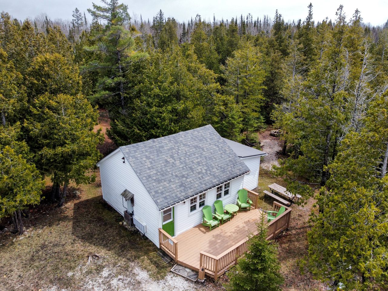 Waterfront Cypress Cottage in Tobermory, Cabins, Northern Bruce