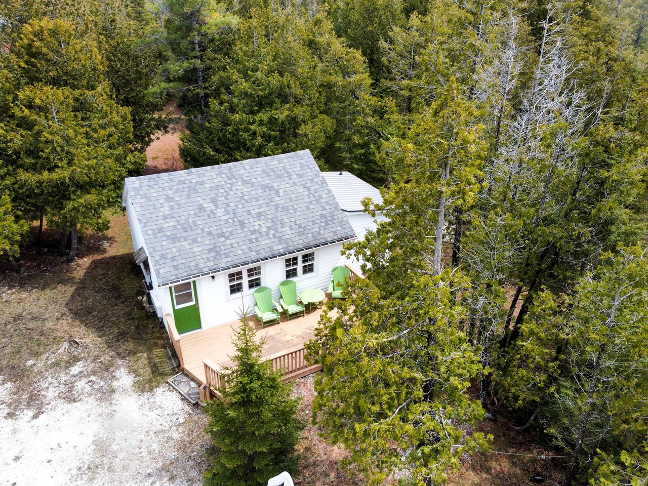 Waterfront Cypress Cottage in Tobermory, Cabins, Northern Bruce