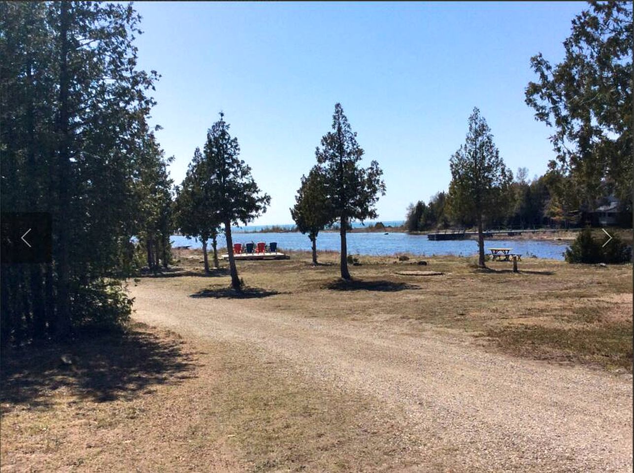 Waterfront Cypress Cottage in Tobermory, Cabins, Northern Bruce