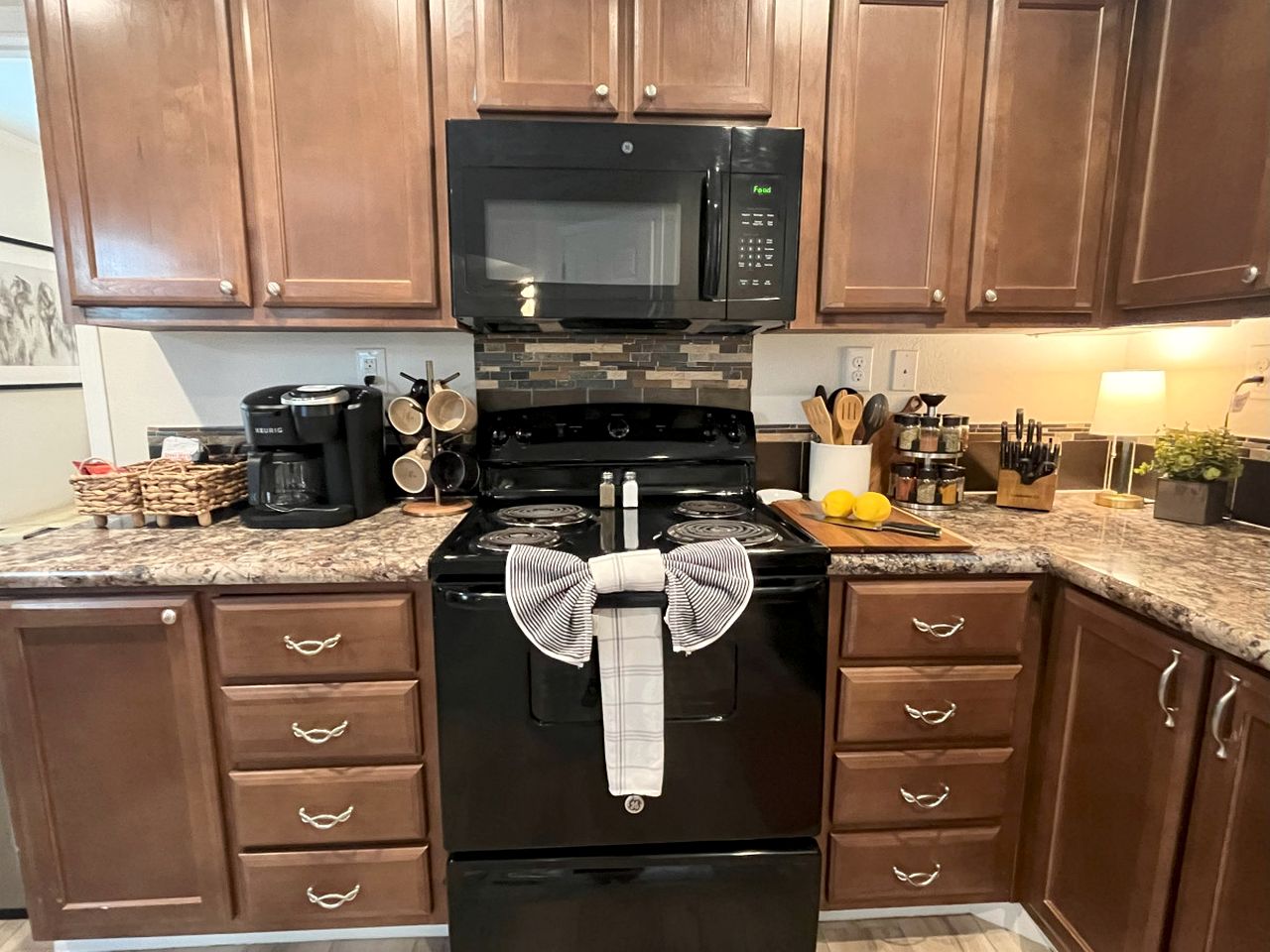 Spacious Modern Cabin on Toledo Bend Lake with Gorgeous Deck and Patio for an Amazing Family Getaway in Hemphill, Texas