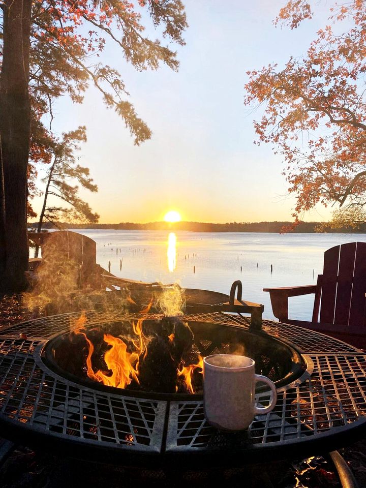 Spacious Modern Cabin on Toledo Bend Lake with Gorgeous Deck and Patio for an Amazing Family Getaway in Hemphill, Texas