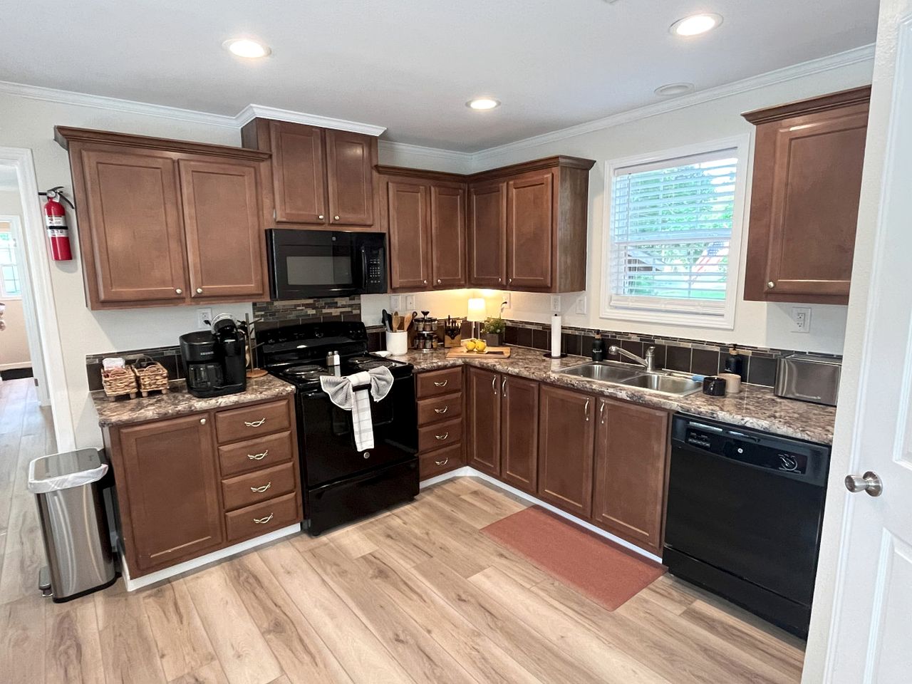 Spacious Modern Cabin on Toledo Bend Lake with Gorgeous Deck and Patio for an Amazing Family Getaway in Hemphill, Texas