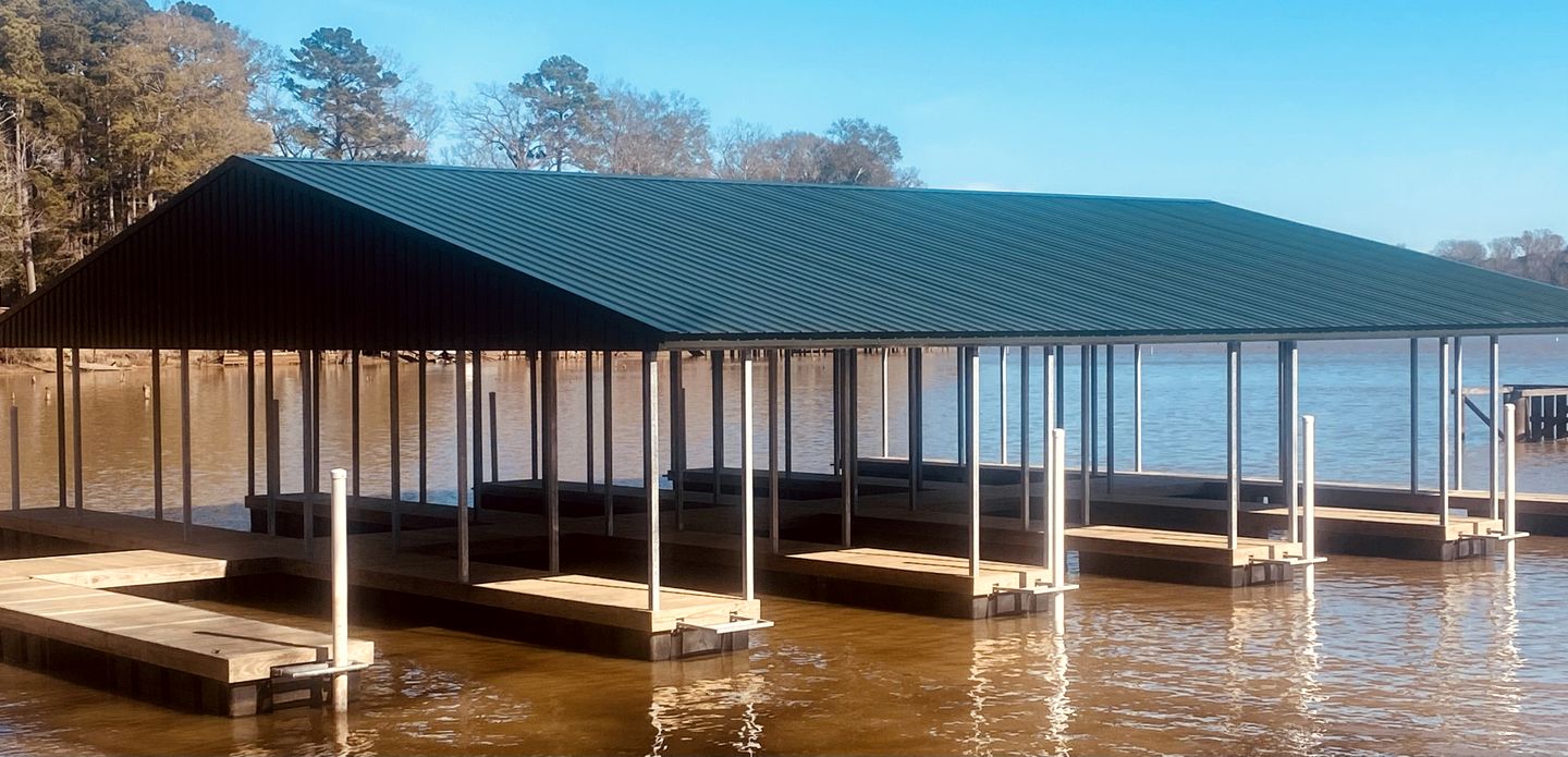 Spacious Modern Cabin on Toledo Bend Lake with Gorgeous Deck and Patio for an Amazing Family Getaway in Hemphill, Texas