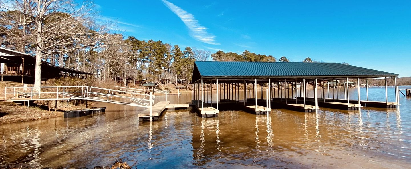 Spacious Modern Cabin on Toledo Bend Lake with Gorgeous Deck and Patio for an Amazing Family Getaway in Hemphill, Texas