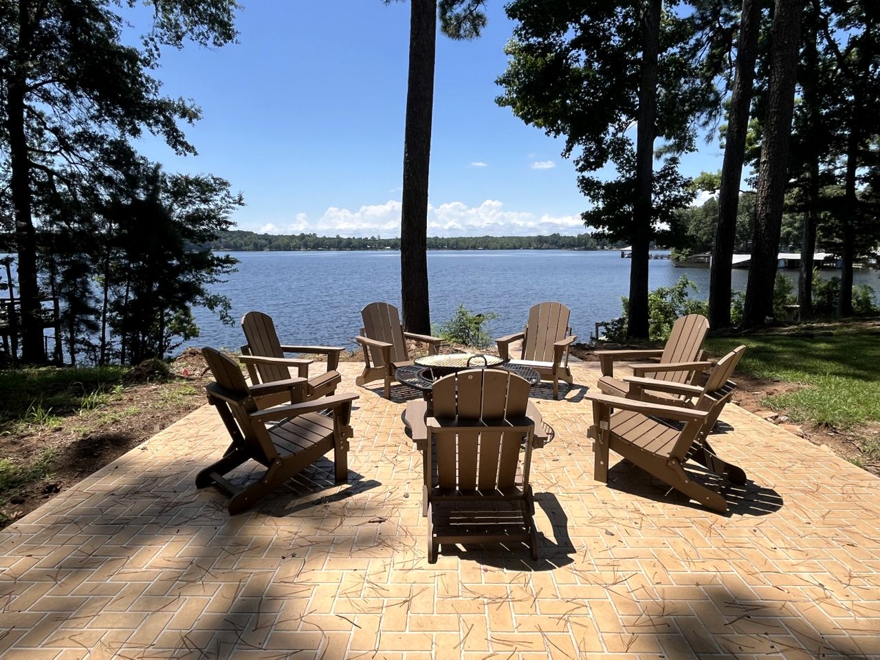 Spacious Modern Cabin on Toledo Bend Lake with Gorgeous Deck and Patio for an Amazing Family Getaway in Hemphill, Texas