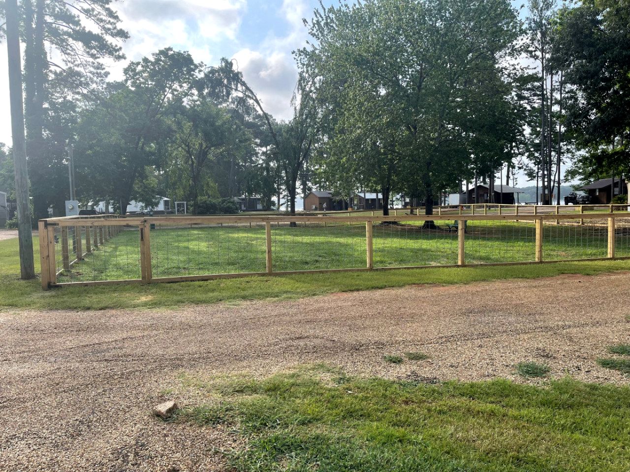 Spacious Modern Cabin on Toledo Bend Lake with Gorgeous Deck and Patio for an Amazing Family Getaway in Hemphill, Texas