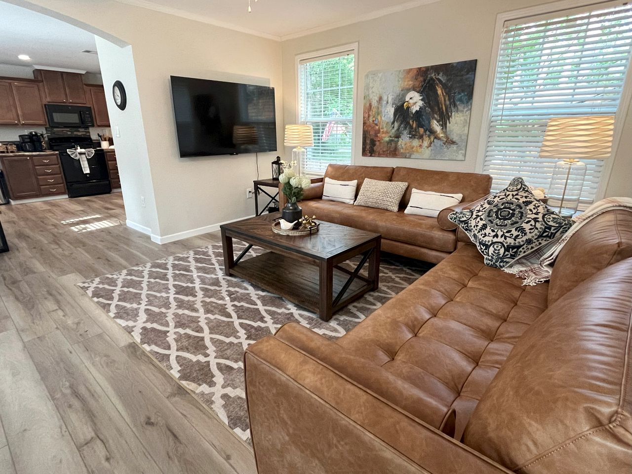 Spacious Modern Cabin on Toledo Bend Lake with Gorgeous Deck and Patio for an Amazing Family Getaway in Hemphill, Texas