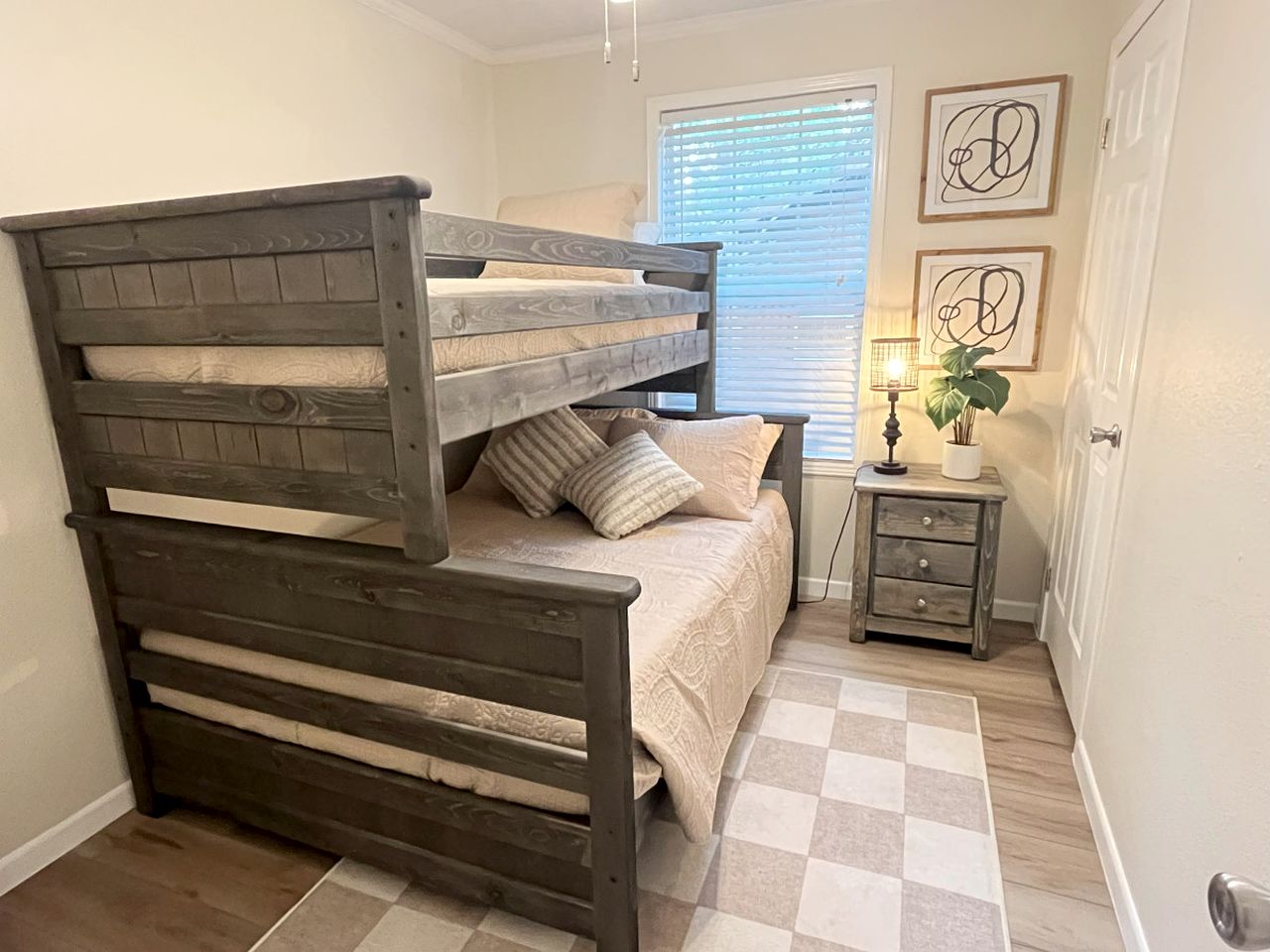 Spacious Modern Cabin on Toledo Bend Lake with Gorgeous Deck and Patio for an Amazing Family Getaway in Hemphill, Texas