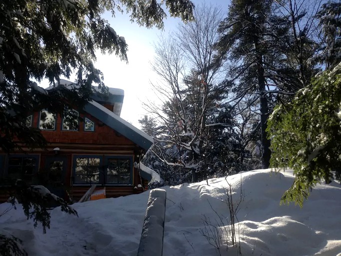 The Lazy Cabin, Cabins, Chelsea, Canada Glamping Hub