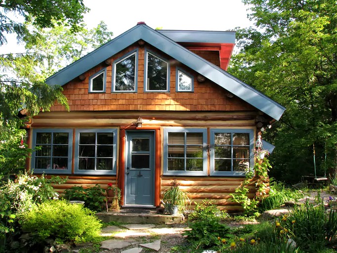 Eco-friendly cabin rental in Chelsea, Quebec