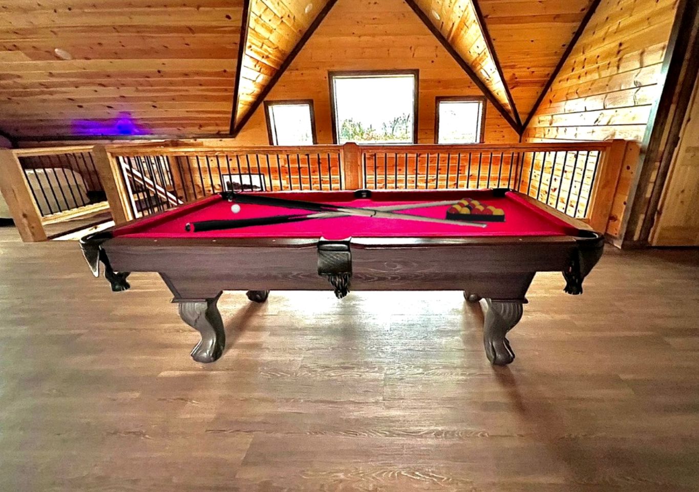 Waterfront Pet Friendly Cabin on Glover River with Hot Tub near Hochatown, Oklahoma