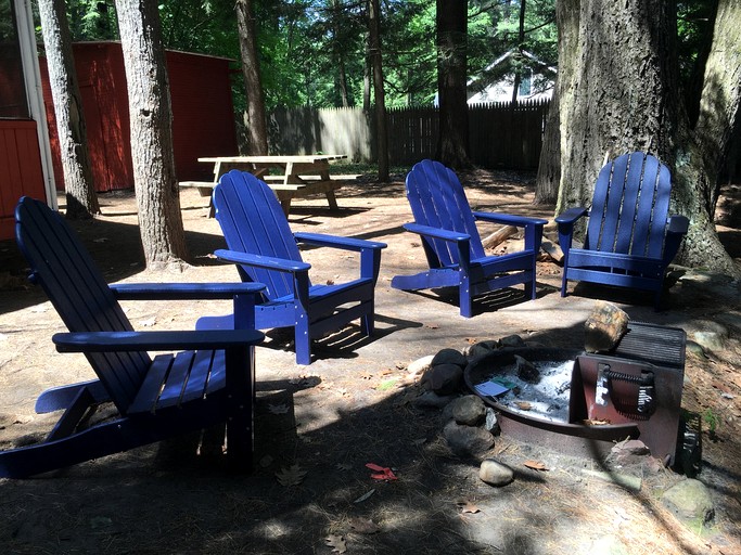 Cabins (United States of America, Corinth, New York)