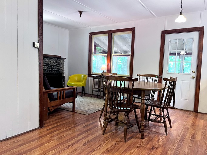 Cabins (United States of America, Corinth, New York)