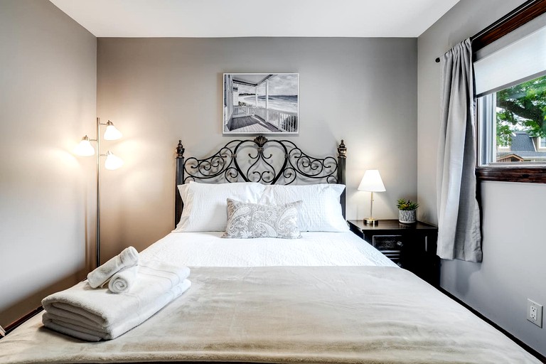 Cottages (Canada, Leamington, Ontario)