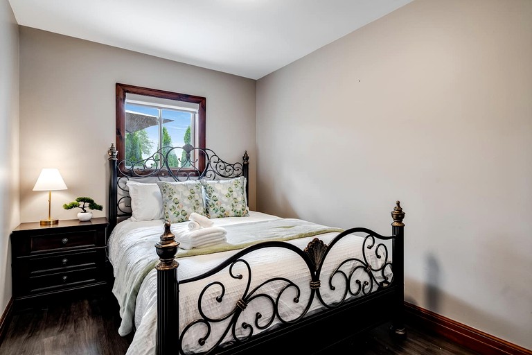 Cottages (Canada, Leamington, Ontario)