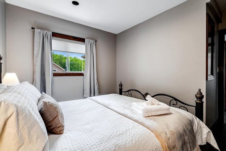 Cottages (Canada, Leamington, Ontario)