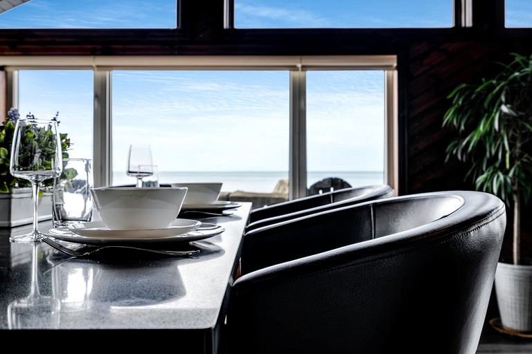 Cottages (Canada, Leamington, Ontario)