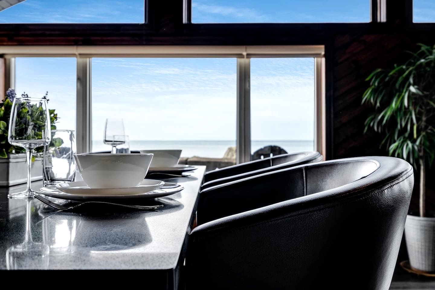 Waterfront Relaxing Cottage Ideal to Create New Memories in Ontario