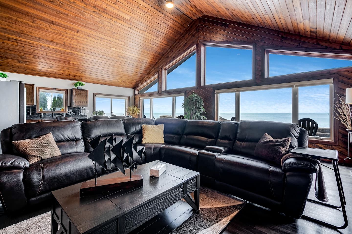 Waterfront Relaxing Cottage Ideal to Create New Memories in Ontario