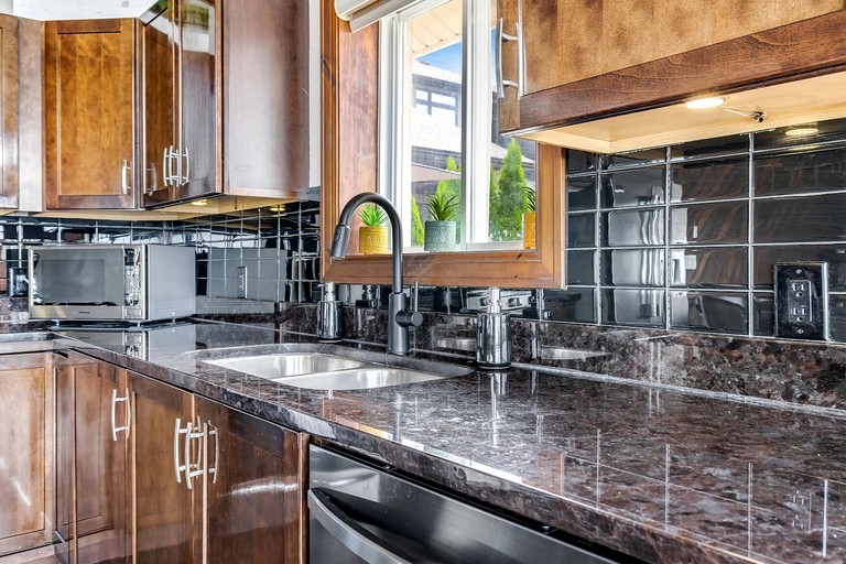 Cottages (Canada, Leamington, Ontario)