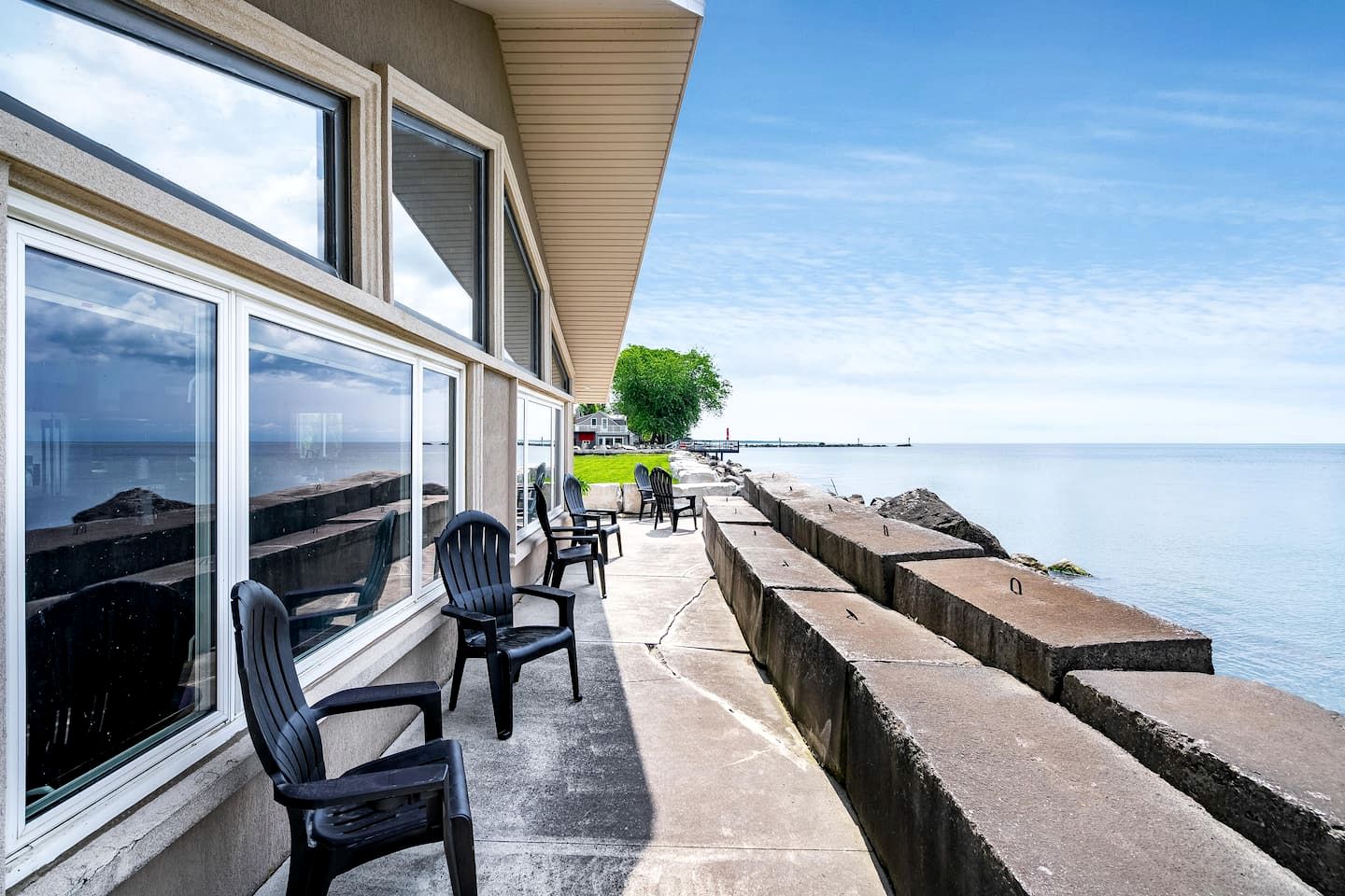 Waterfront Relaxing Cottage Ideal to Create New Memories in Ontario