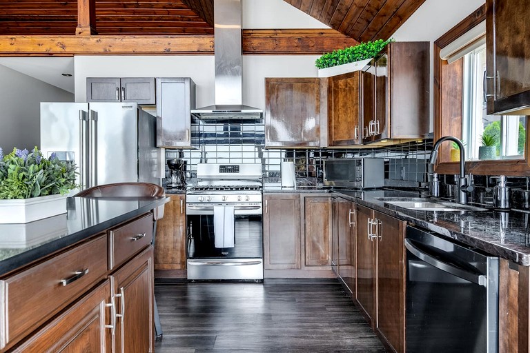 Cottages (Canada, Leamington, Ontario)