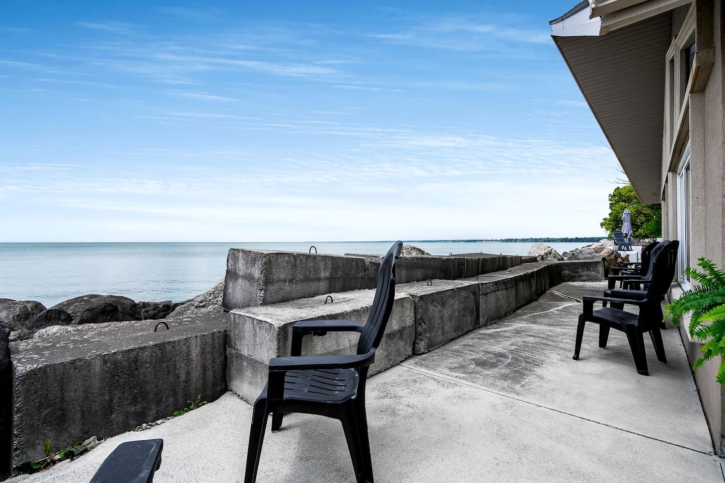 Waterfront Relaxing Cottage Ideal to Create New Memories in Ontario