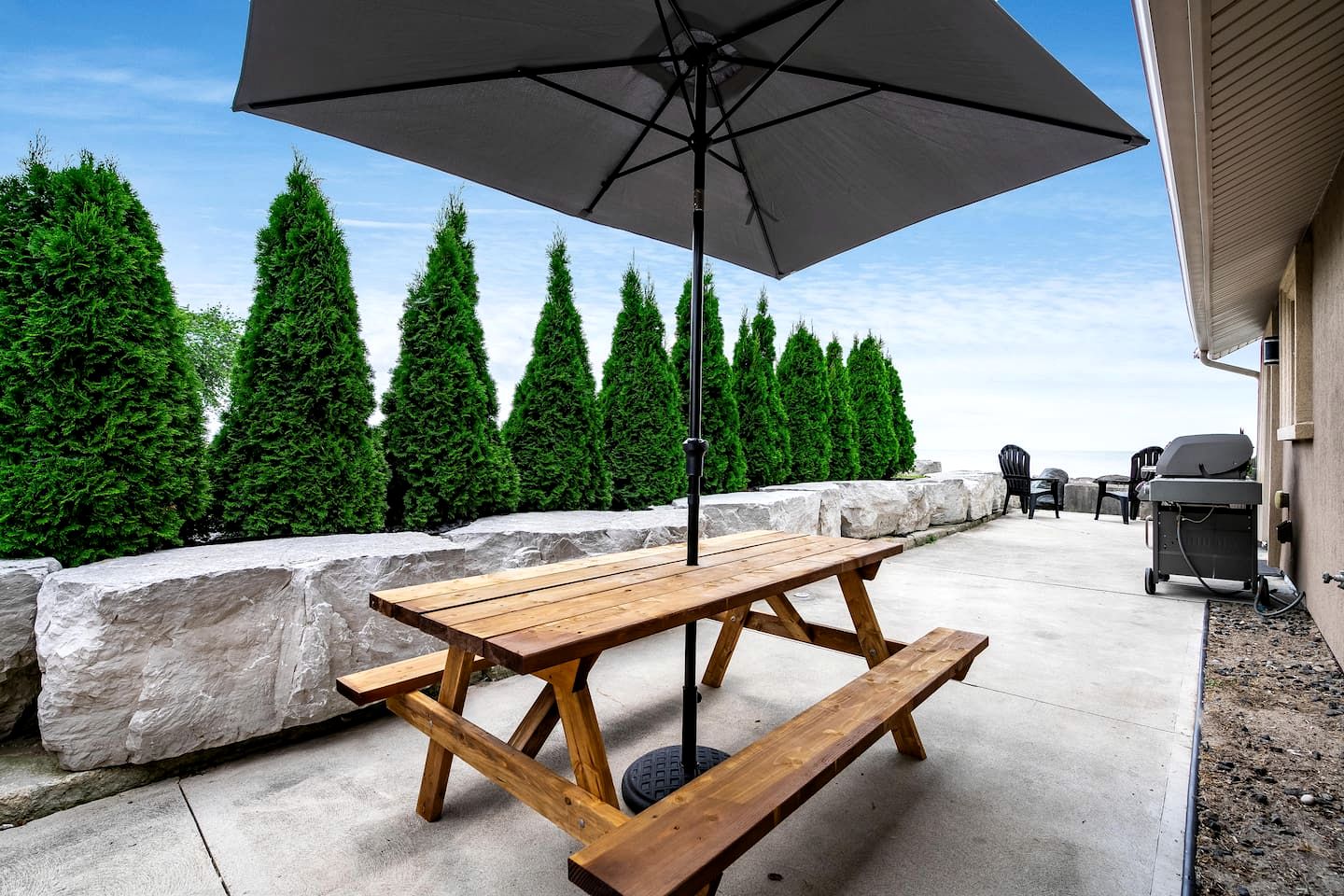 Waterfront Relaxing Cottage Ideal to Create New Memories in Ontario