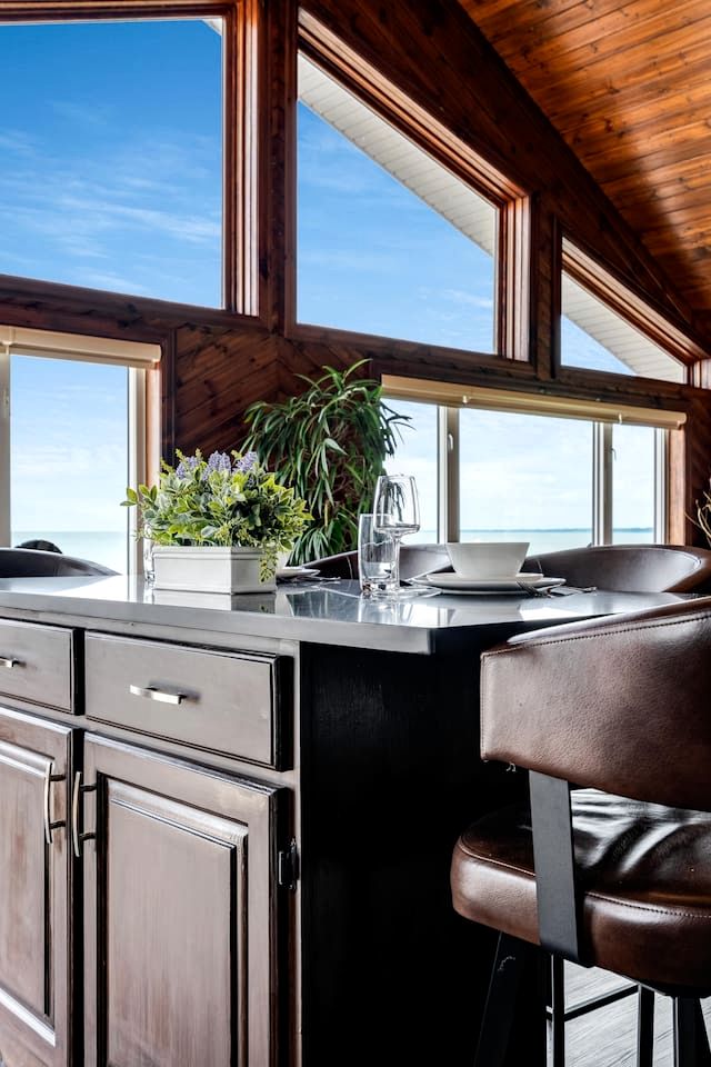 Waterfront Relaxing Cottage Ideal to Create New Memories in Ontario